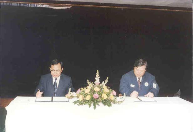 이어도호 인수 서명 (마산 코리아타코마 조선소, 1992.2.29 의 사진