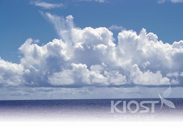 흰구름과 바다(p.88 이미지 사진) 의 사진