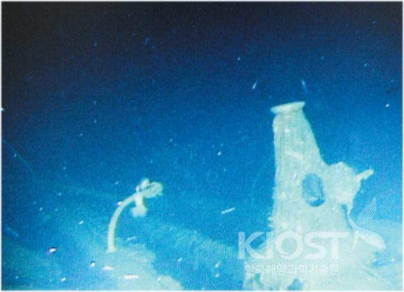 돈스코이호의 수중 촬영 사진 (3) 속사포 지지대 의 사진