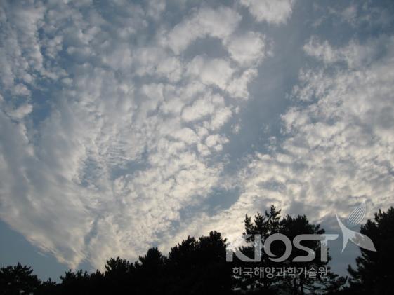 구름의 양도 기후 요소 중 하나이다. 의 사진