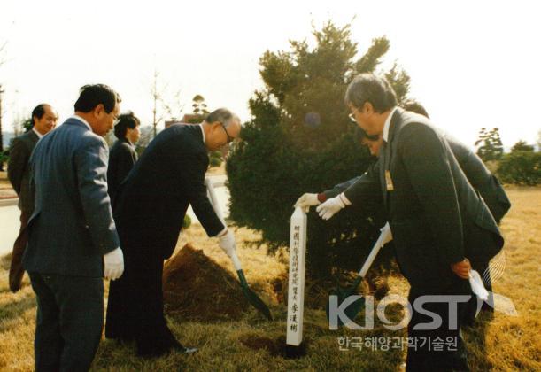 KIST 이사장 이한빈박사 연구소 방문 의 사진