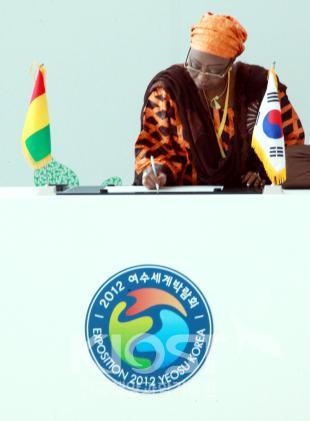 기니(20120601) 의 사진