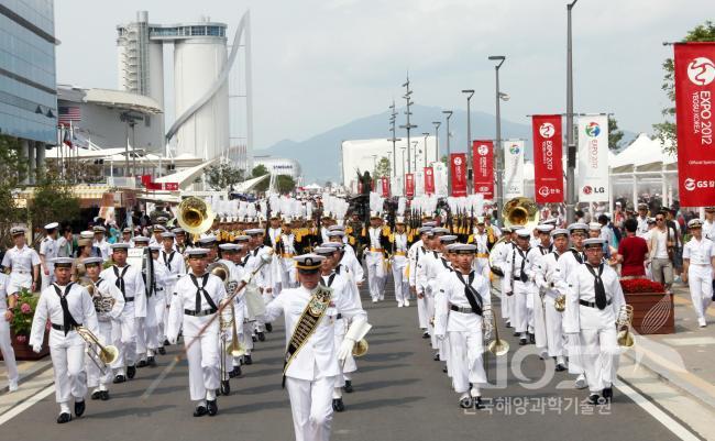 해군의날 행사 - 해군퍼레이드 의 사진