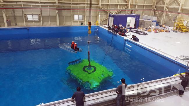 수중로봇 복합실증센터 실험 의 사진