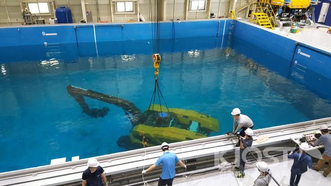 수중 건설 로봇 성능 테스트 의 사진