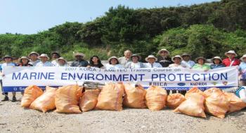 아시아-태평양 저개발국가 전문가 대상의 바다쓰레기 현장실습 장면
