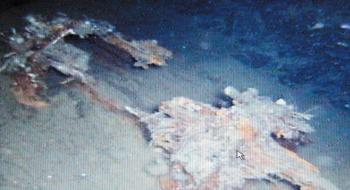 돈스코이호의 수중 촬영 사진 (6) 돛대 지지대 의 사진