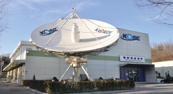 위성 자료 수신 안테나와 위성센터